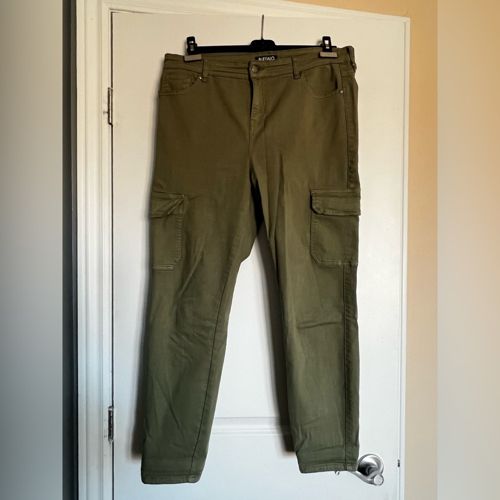Buffalo David Bitton Green Cargo Pants Modern Fit